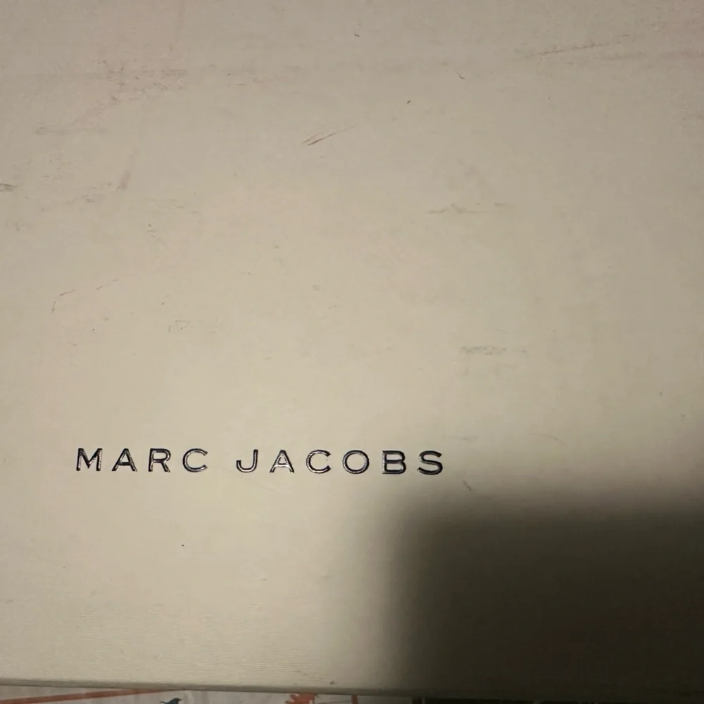 Marc Jacobs Women’s Pink Love Printed Canvas Slip on Sneakers. - Picture 6 of 7